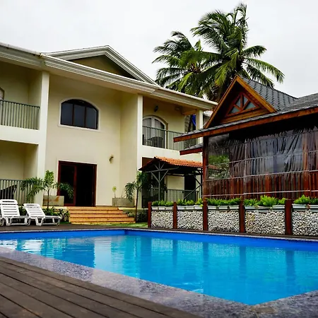 Foxoso Aaristo Baga Beach Resort-3
