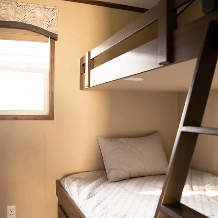 Vine Ridge Resort - Cottages-2