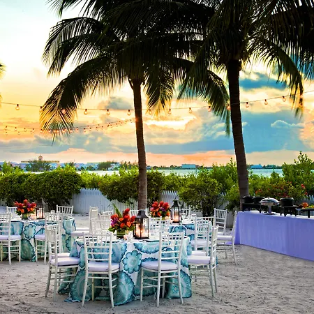 Parrot Key Hotel & Villas-3