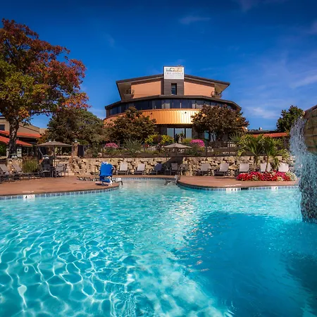 Lodge Of Four Seasons Golf Resort, Marina & Spa-3