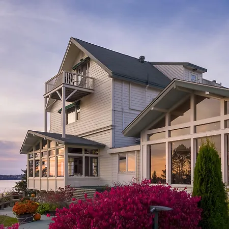 Spruce Point Inn Resort And Spa-3