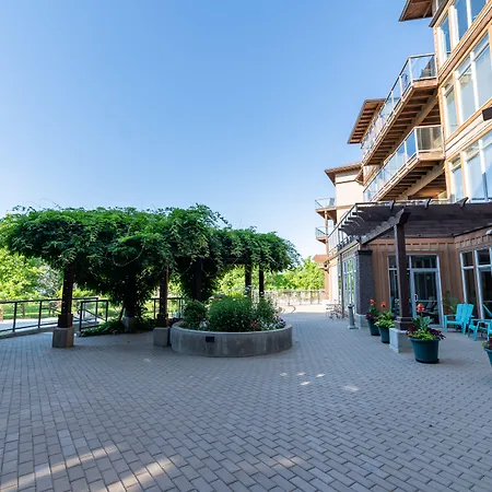 The Cove Lakeside Resort-3