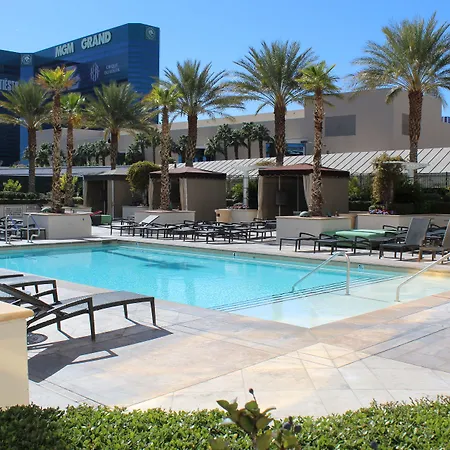 Luxury Suites International At The Signature-3