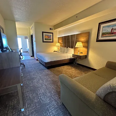 Mackinaw Beach And Bay Inn & Suites-2