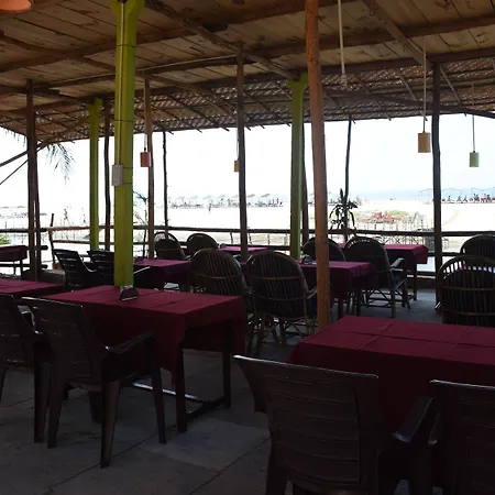 Sunset & Waves Resort, Mandrem Beach-3