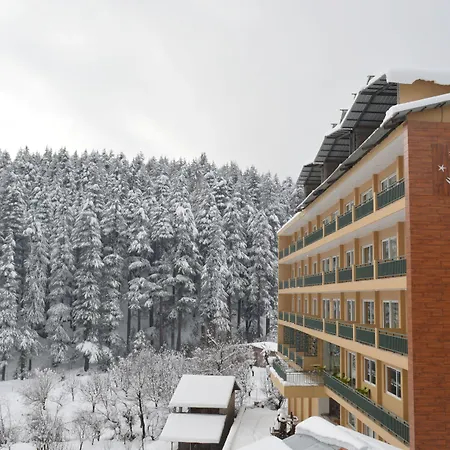 The Orchard Greens Resort - A Centrally Heated Property-2