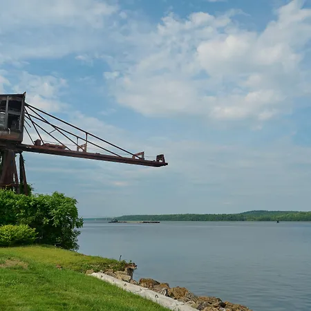 Hutton Brickyards Riverfront Hotel & Venue-2