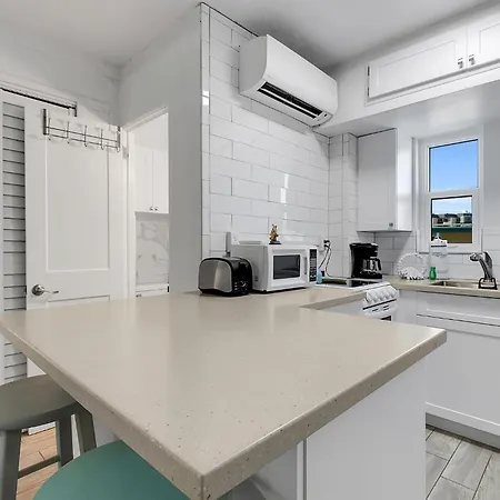 Tropic Terrace Suite #50 - Beachfront Resort-3