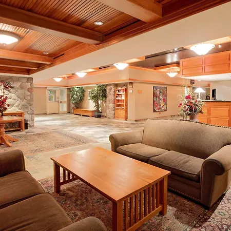 Ramada By Wyndham Pinewood Park Resort North Bay-2