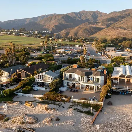 Malibu Dunes By Fieldtrip Expansive Hamptons-Style Estate W Private Beach Backyard-2