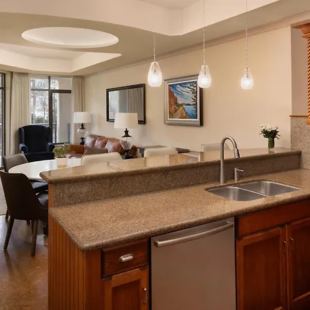 The Royal Kelowna - Bellstar Hotels & Resorts-2