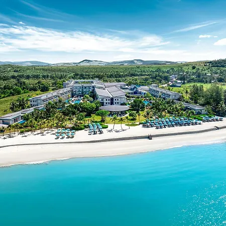 Le Meridien Khao Lak Resort & Spa-3