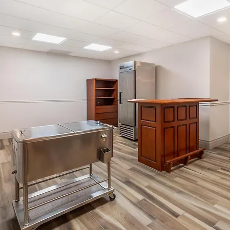 Best Western Plus 1000 Islands Hotel & Suites- Newly Renovated-2