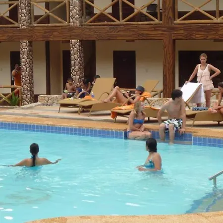 Nataasan Beach Resort And Dive Center-3