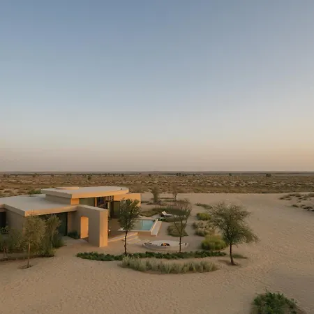 Rare Finds Desert Resort-2