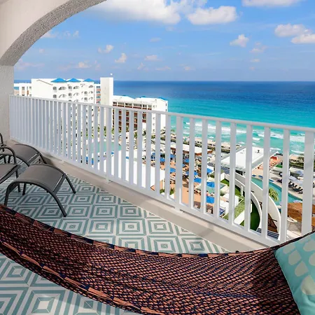 Hilton Cancun Mar Caribe All-Inclusive Resort-3