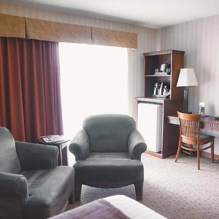 Elkhorn Resort, Spa, And Conference Centre-2