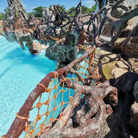 Port Royale Waterpark Resort-2