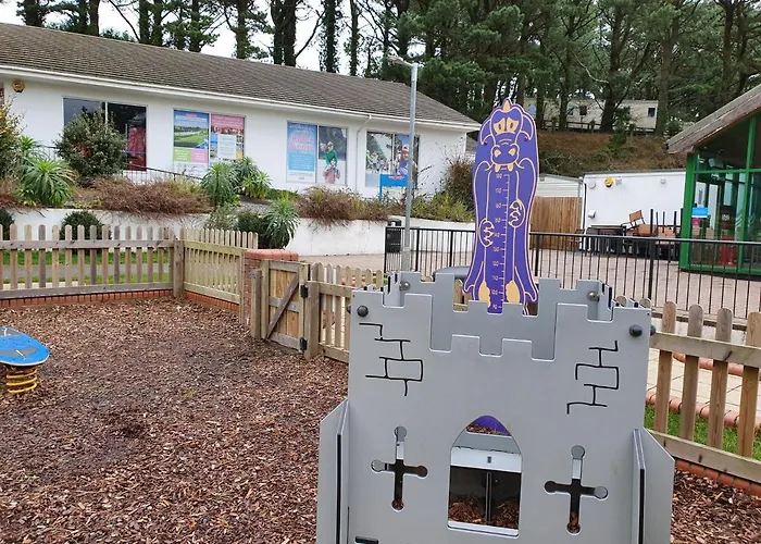 Cozy 3 Bedroom Caravan, Sleeps 8, At Parkdean Newquay Holiday Park