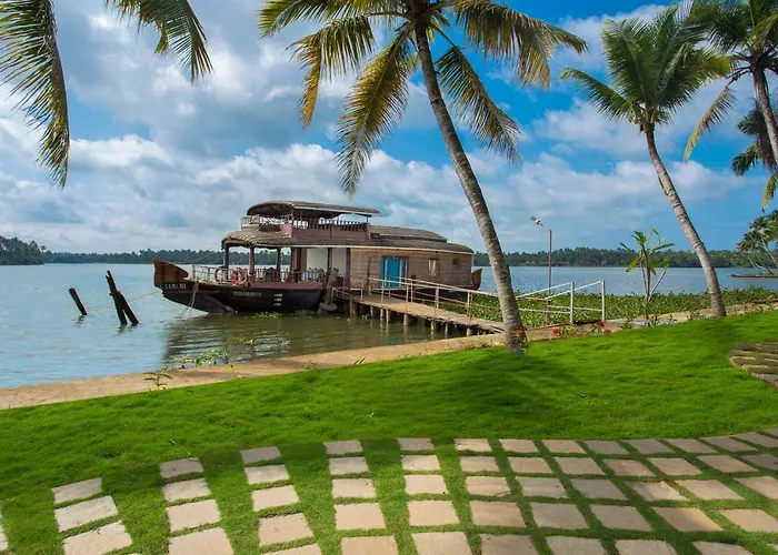 Blue Serene Backwater Resort Guruvayur