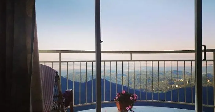 The Cliff Resort, Munnar