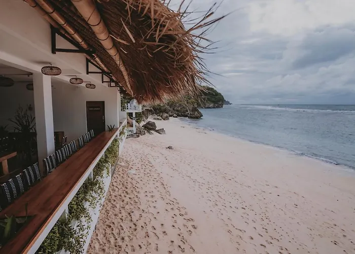 Legends Beachfront Resort Pecatu 