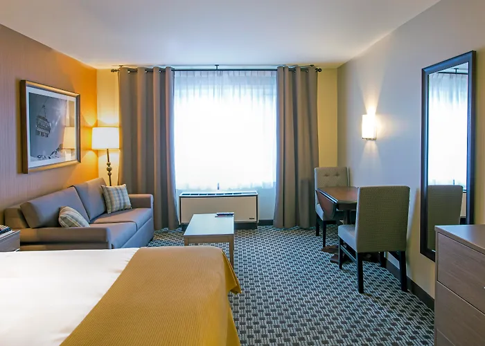 Holiday Inn Express & Suites Tremblant By Ihg Mont-Tremblant