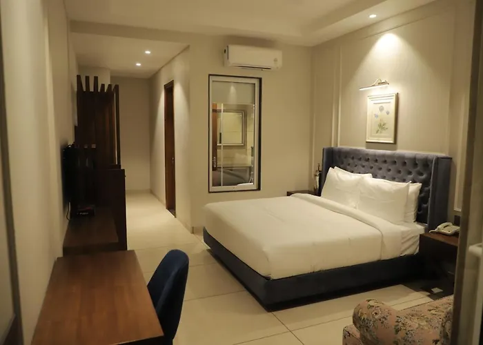 Orillia Kasauli Hotel