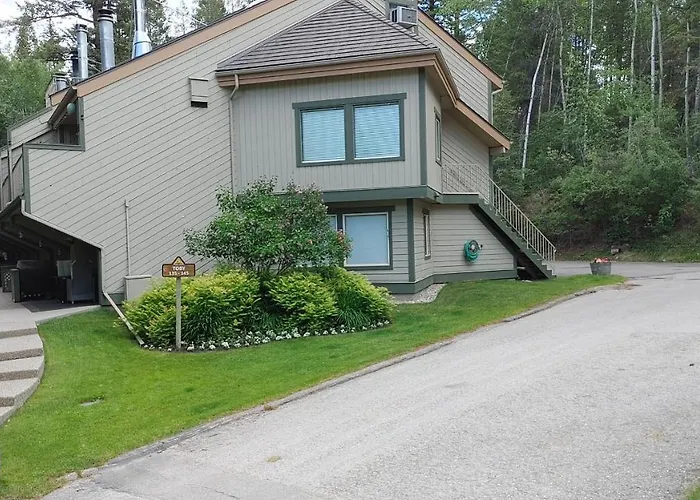 Akiskinook Resort: Lakeside Family Retreat with Diverse Amenities Invermere