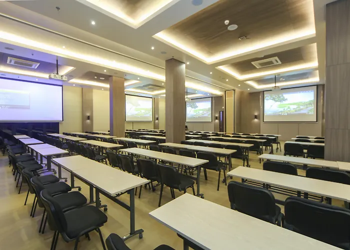 Fairways And Bluewater Boracay Hotel Balabag 