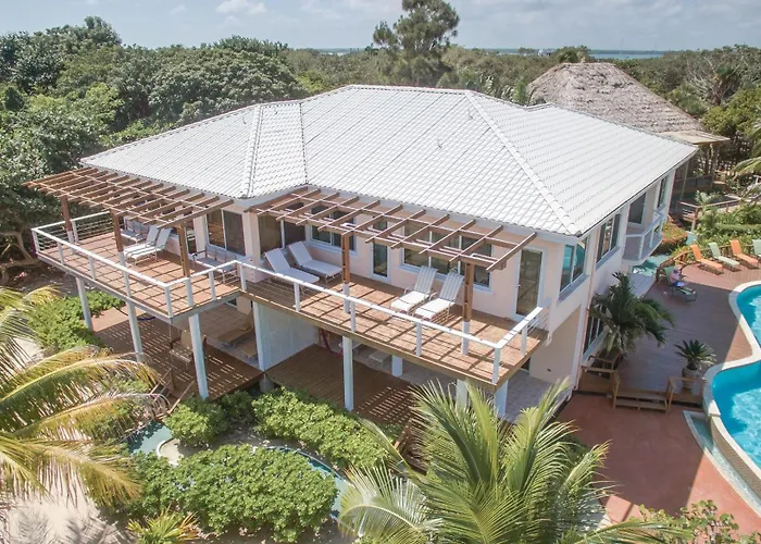 Laru Beya Resort Placencia