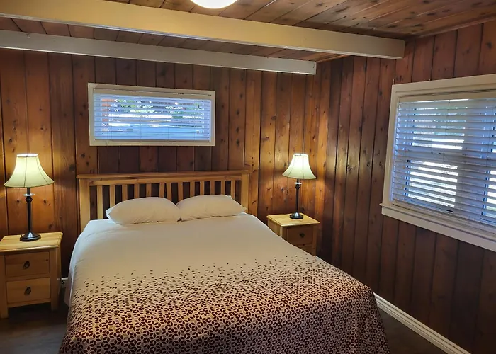 Riverbend Cottage & Rv Resort Parksville