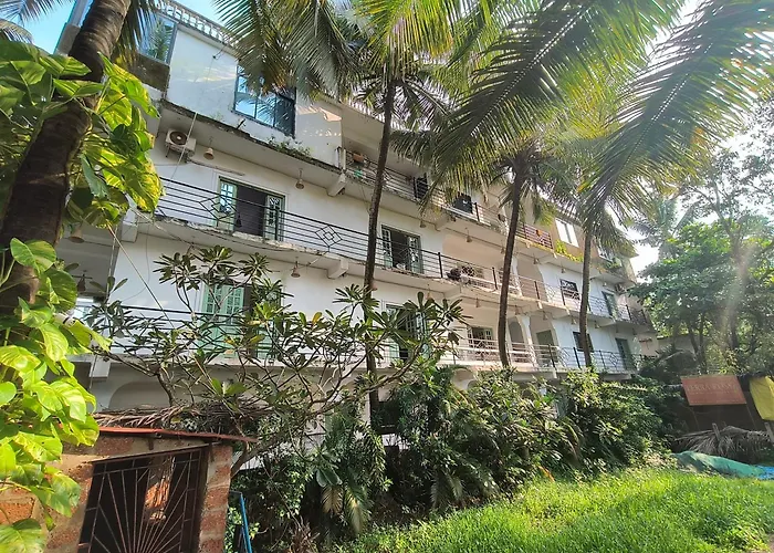 Namaka & White Feather, Morjim And Ashwem Beach 300M Away