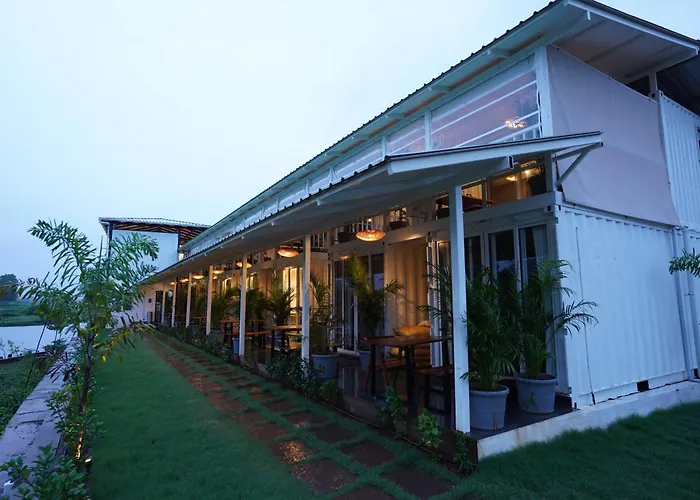 The Boat Club,Karjat Hotel