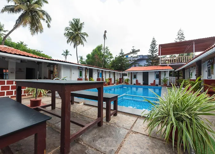 Hotel La Paulo'S Near Beach Resort Morjim