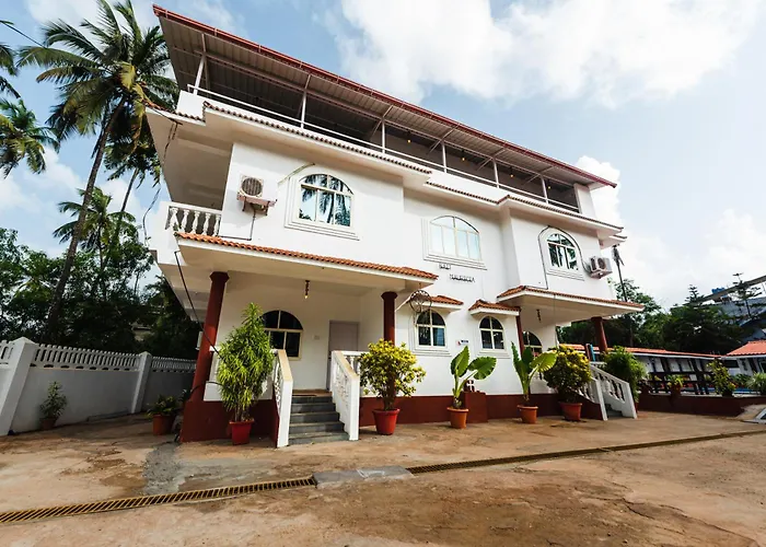 Hotel La Paulo'S Near Beach Resort Morjim