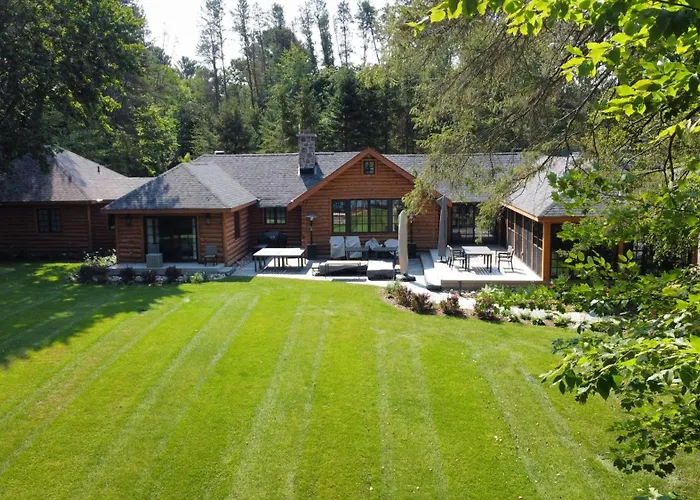 Haliburton Post House Hotel Minden