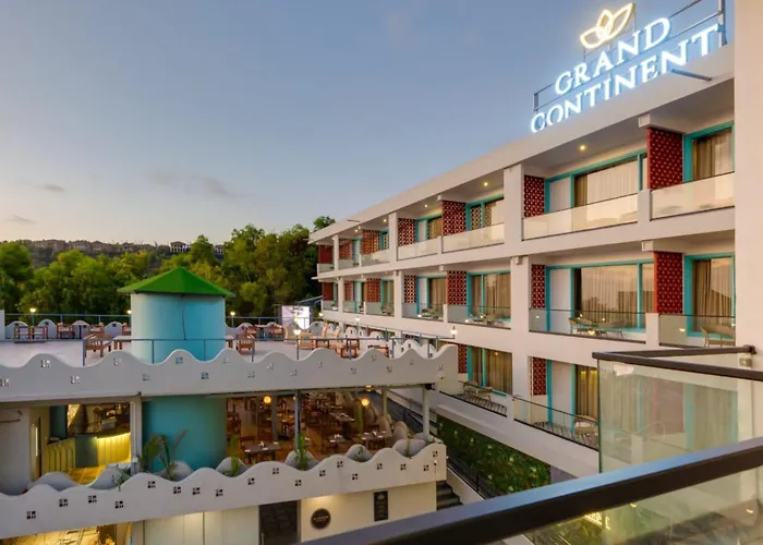 Grand Continent Morjim Hotel