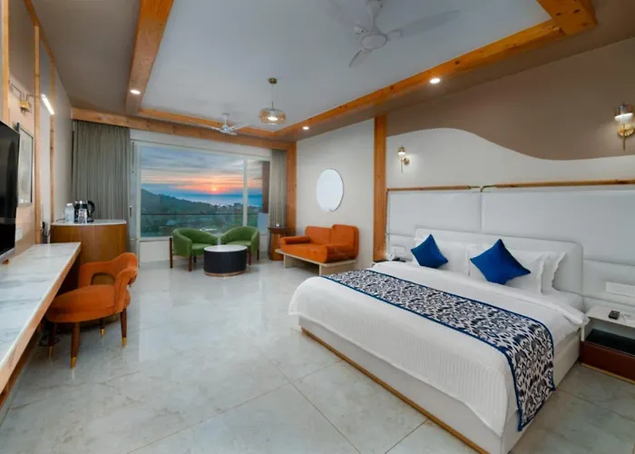 Grand Continent Morjim Hotel
