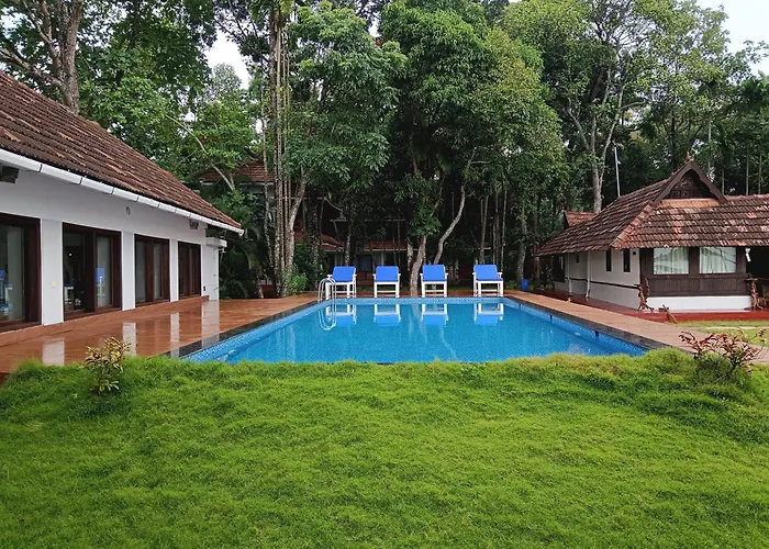 Shantitheeram Ayurveda Lakeside Heritage Resort Alappuzha