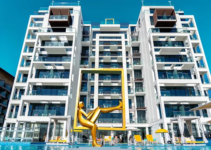 C Central Hotel And Resort The Palm Dubai