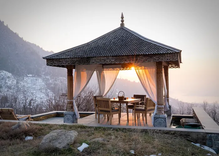 Qayaam Gah Hotel Srinagar 