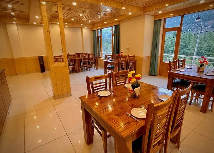 Hidden Heaven Old Manali Near Nature Park Jogni Waterfall View Rohtang Pass Mountain View