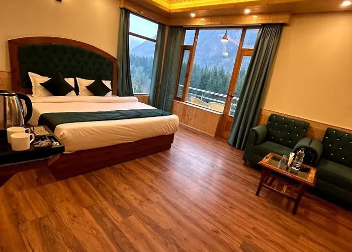 Hidden Heaven Old Manali Near Nature Park Jogni Waterfall View Rohtang Pass Mountain View