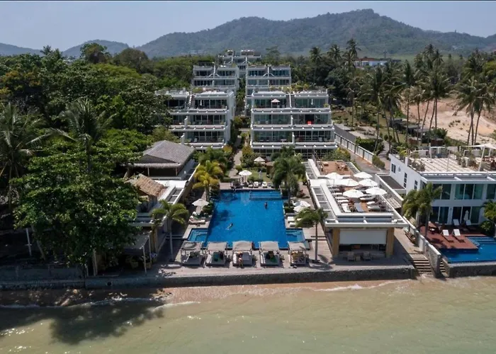 Poppy Beachfront Residence Ban Saiyuan