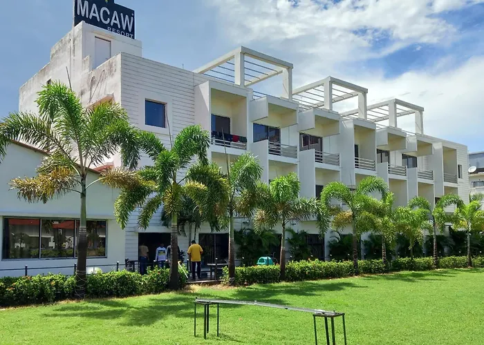 La Macaw Resort Tajpur