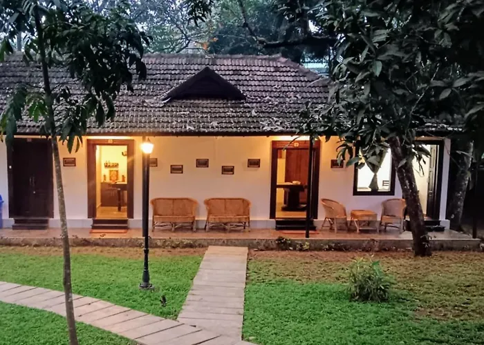 Shantitheeram Ayurveda Lakeside Heritage Resort Alappuzha
