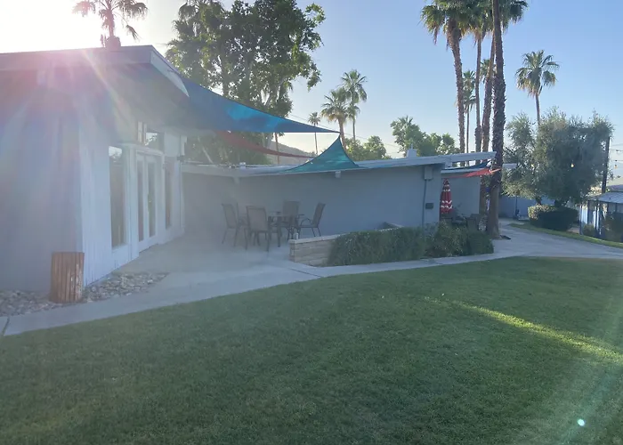 Ccbc Resort Hotel - A Gay Men'S Resort Cathedral City