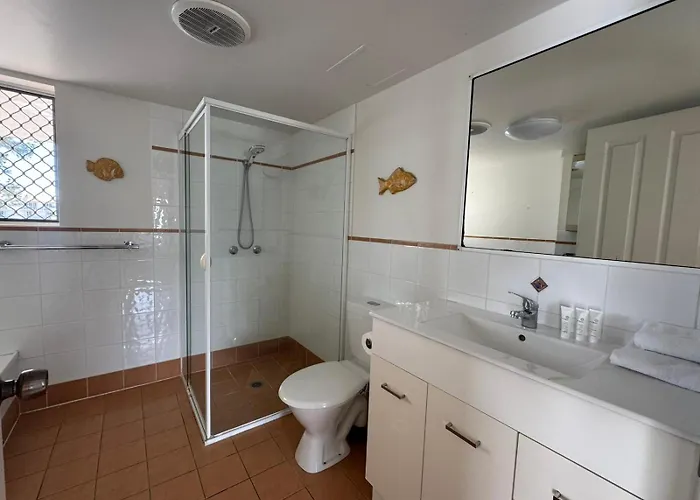 Pelican Cove Waterfront Apartment Gold Coast