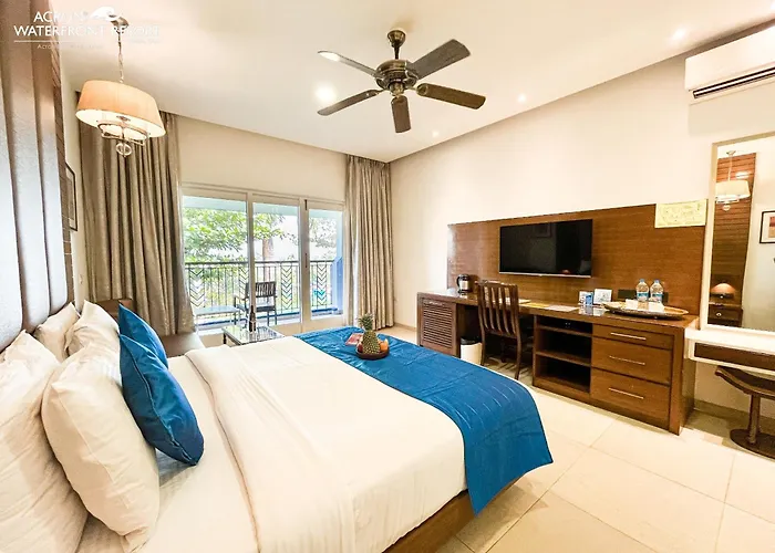 Acron Waterfront Resort Baga